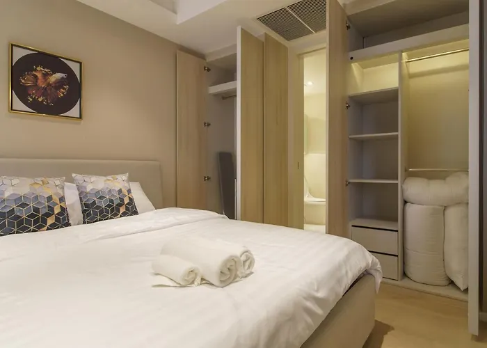 Sukhumvit 11#luxury#pool#gym#bts Nana&mrt Sukhumvit#1br#max2ppl バンコク都