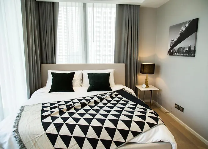 Sukhumvit 11#luxury#pool#gym#bts Nana&mrt Sukhumvit#1br#max2ppl