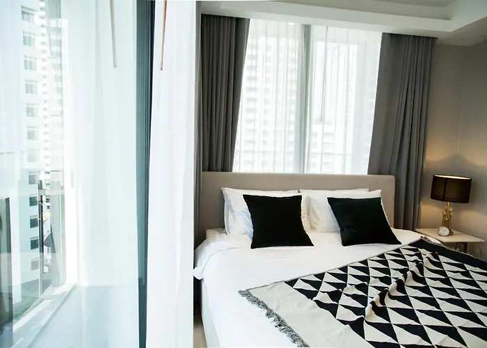 Sukhumvit 11#luxury#pool#gym#bts Nana&mrt Sukhumvit#1br#max2ppl *