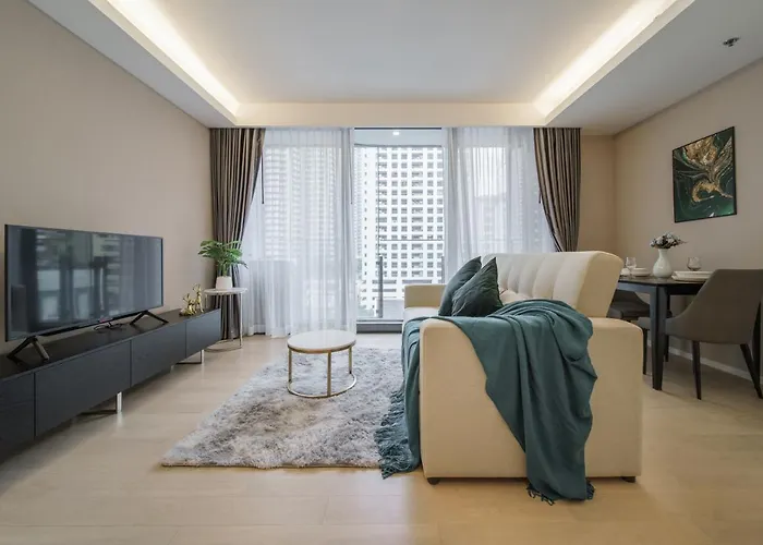 Sukhumvit 11#luxury#pool#gym#bts Nana&mrt Sukhumvit#1br#max2ppl バンコク都