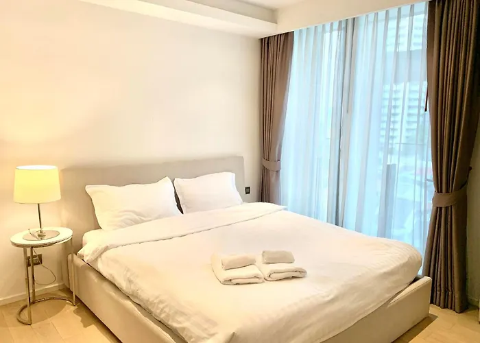 Sukhumvit 11#luxury#pool#gym#bts Nana&mrt Sukhumvit#1br#max2ppl バンコク都