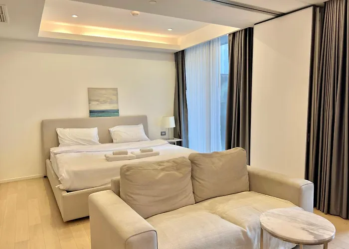 Sukhumvit 11#luxury#pool#gym#bts Nana&mrt Sukhumvit#1br#max2ppl アパート バンコク都