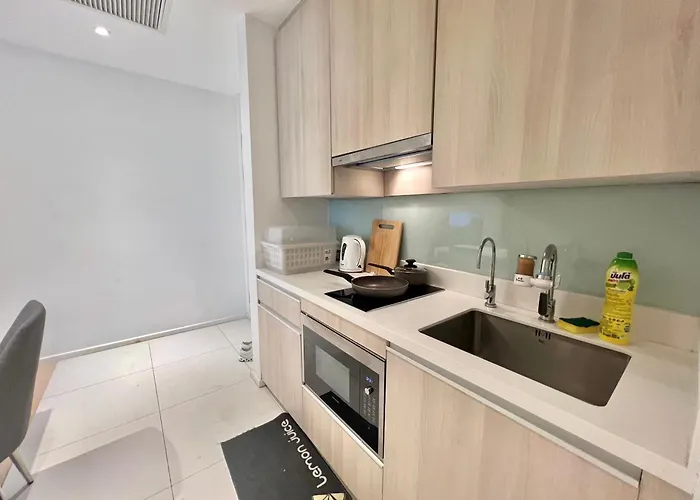 Sukhumvit 11#luxury#pool#gym#bts Nana&mrt Sukhumvit#1br#max2ppl
