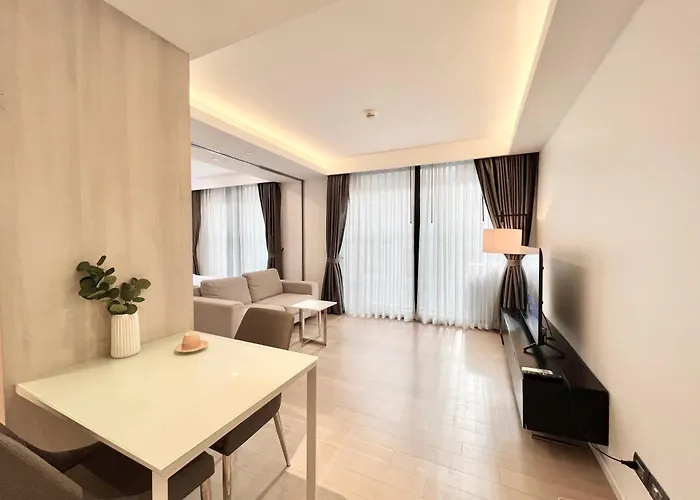 Sukhumvit 11#luxury#pool#gym#bts Nana&mrt Sukhumvit#1br#max2ppl