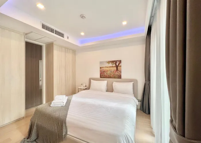 Sukhumvit 11#luxury#pool#gym#bts Nana&mrt Sukhumvit#1br#max2ppl * バンコク都