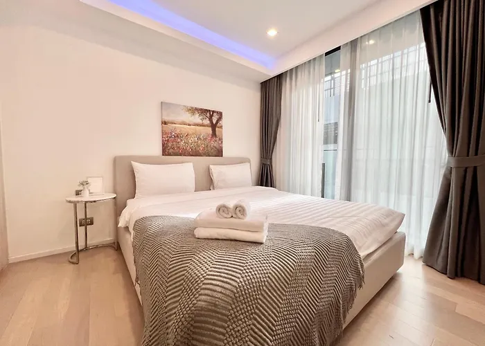 Sukhumvit 11#luxury#pool#gym#bts Nana&mrt Sukhumvit#1br#max2ppl