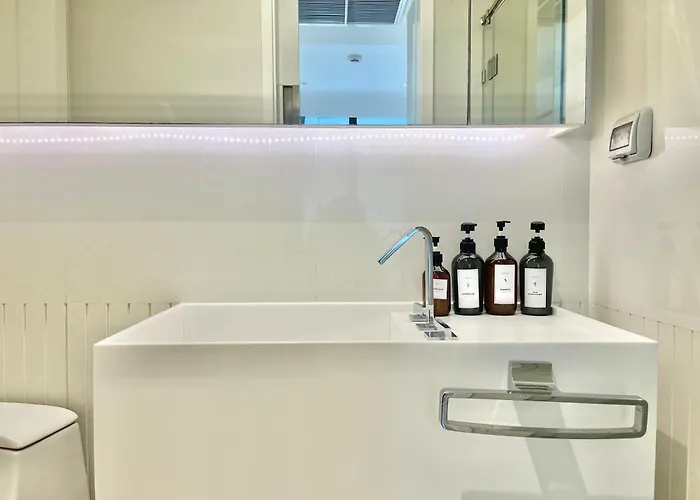 Sukhumvit 11#luxury#pool#gym#bts Nana&mrt Sukhumvit#1br#max2ppl *