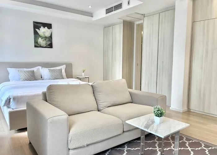 Sukhumvit 11#luxury#pool#gym#bts Nana&mrt Sukhumvit#1br#max2ppl バンコク都