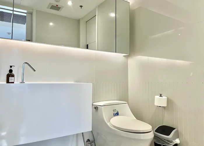 Sukhumvit 11#luxury#pool#gym#bts Nana&mrt Sukhumvit#1br#max2ppl バンコク都